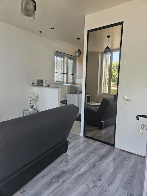 Beautiful F2 Apartment 5 Stops By Train From Paris モレ・シュル・ロワン エクステリア 写真